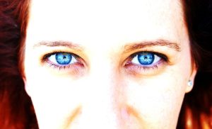 girl-portrait-color-peace-blue-ear-1124326-pxherecom-1